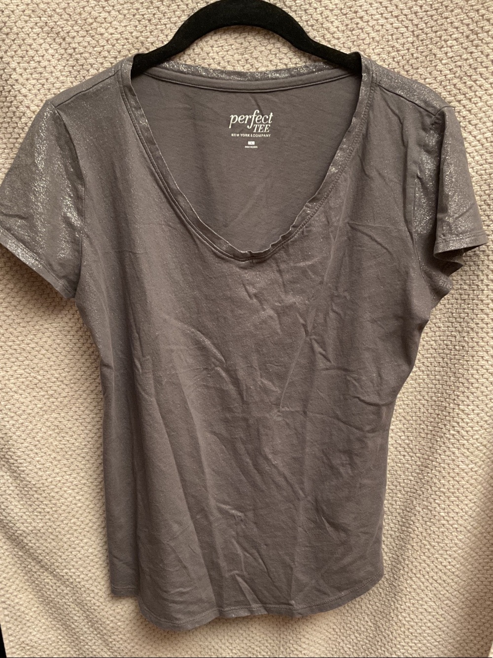 New York & Company Metallic Grey Shimmer Short Sleeve V-Neck Tee